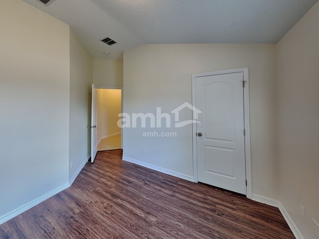 Building Photo - 1951 Southern Oak Loop