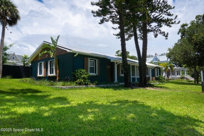 Building Photo - 1712 Pineapple Ave