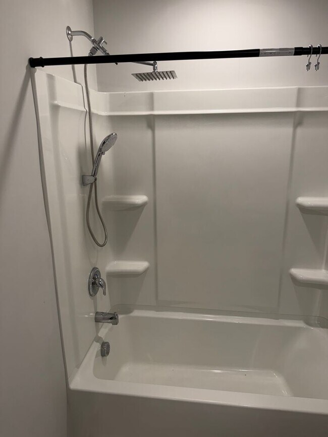 Building Photo - 3 BR/2BA | Newly Renovated Single Family Home | Covered Patio | In Columbia!