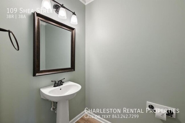 Building Photo - 109 Shea St