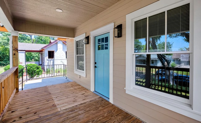 Building Photo - 1521 36th Pl N