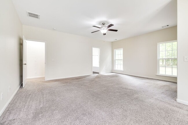 Building Photo - Spacious Custom 8 Bed 4.5 Bath Home on Lar...