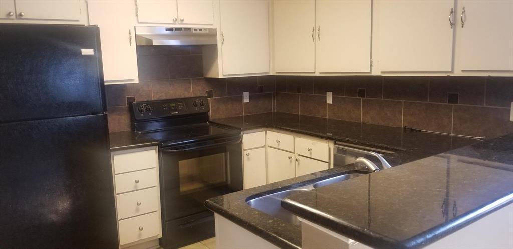 Modern New Appliances. Clean Efficient Kitchen - 3174 Windchase Blvd