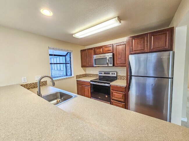 Building Photo - Coming Soon. Floor Level 2bed/2bath condo....