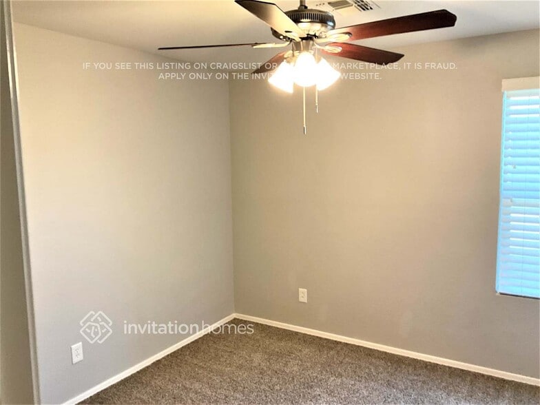 Building Photo - 208 N Sandal