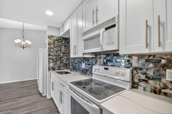 Building Photo - 812 Sky Pine Way