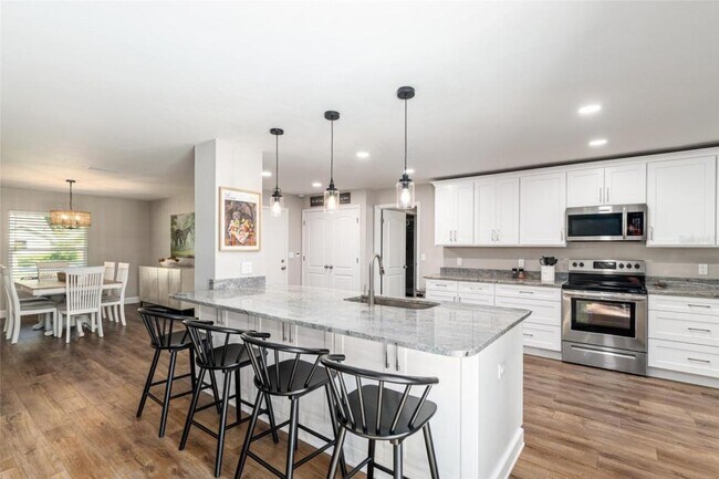 Building Photo - 4530 SE 14th St