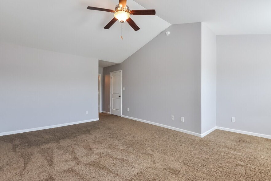 Building Photo - 229 Darecrest Ln