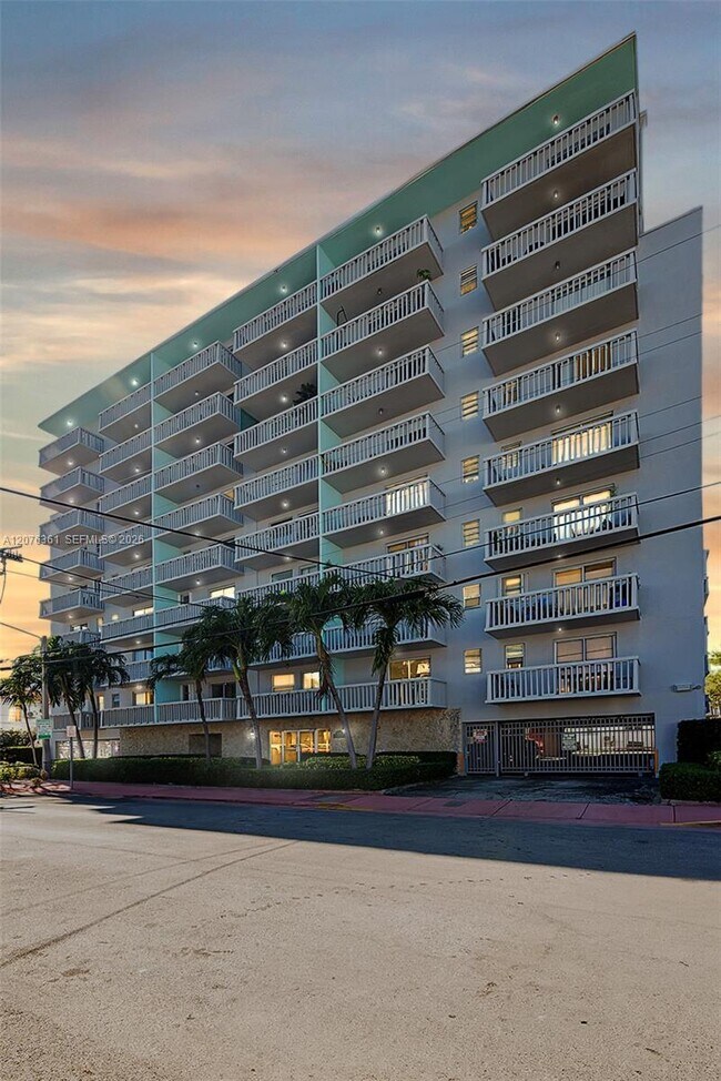Building Photo - 7620 Carlyle Ave