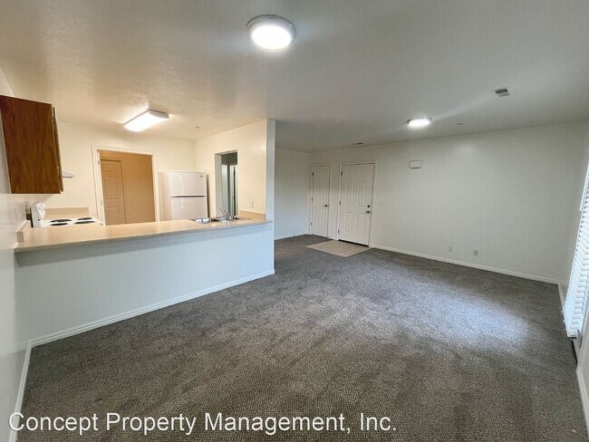 Building Photo - 2 br, 2 bath Apartment - 374 East 5450 Sou...