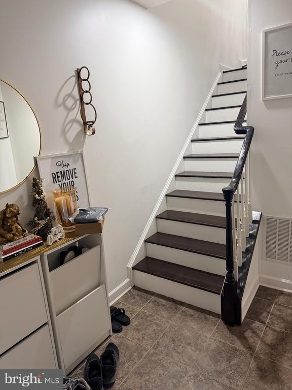 Building Photo - 7413 Matapan Dr