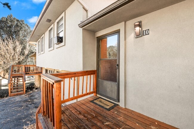 Building Photo - 103 Racquet Pl