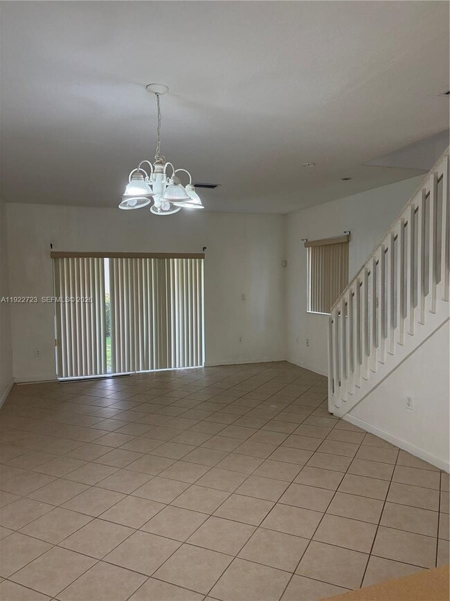 Building Photo - 8831 S Isles Cir