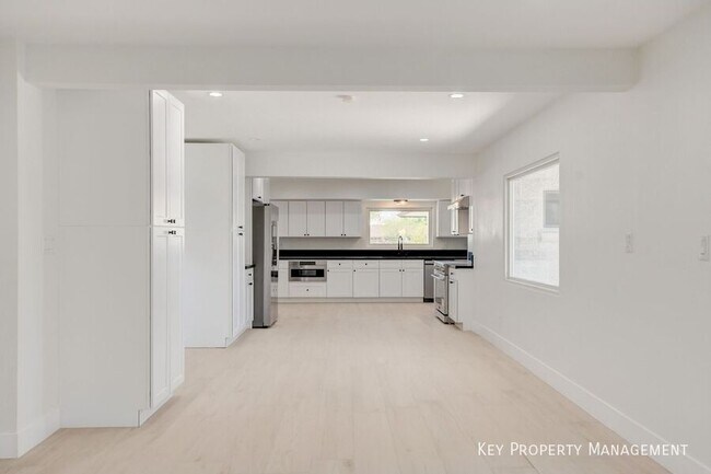 Building Photo - 3962 Euclid St