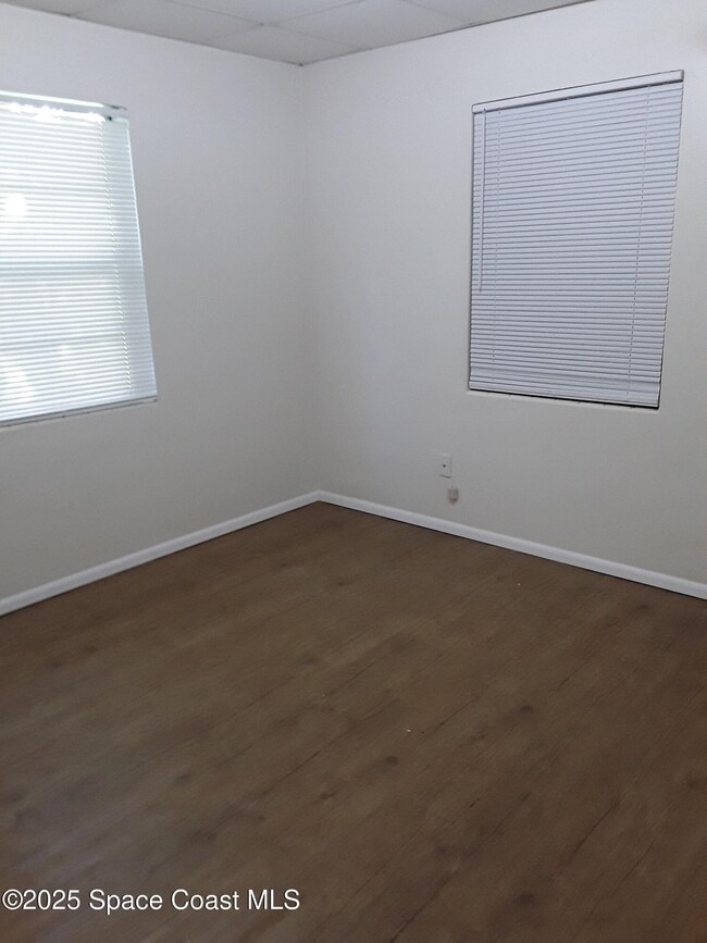 Building Photo - 120 Laurel Oak St