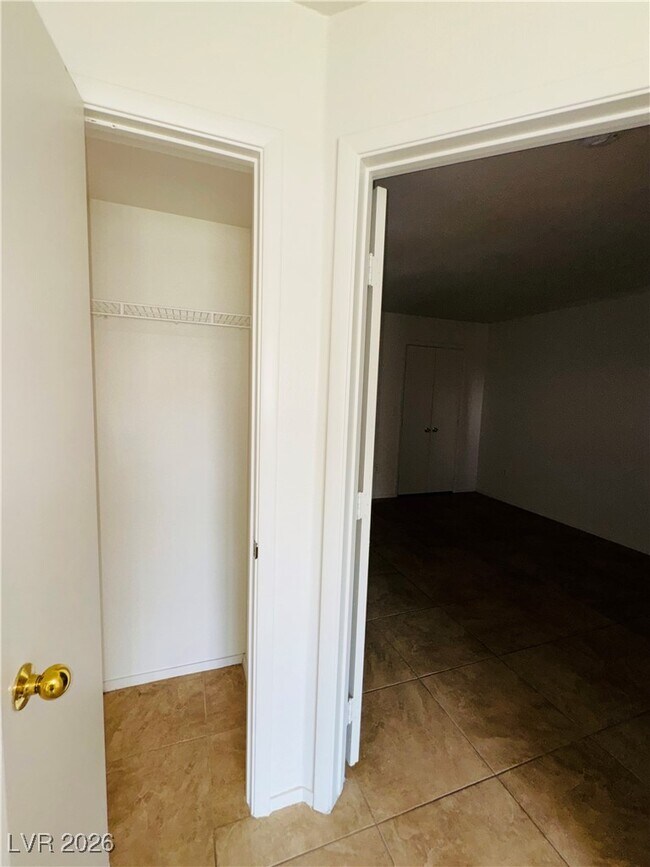 Building Photo - 1150 N Buffalo Dr