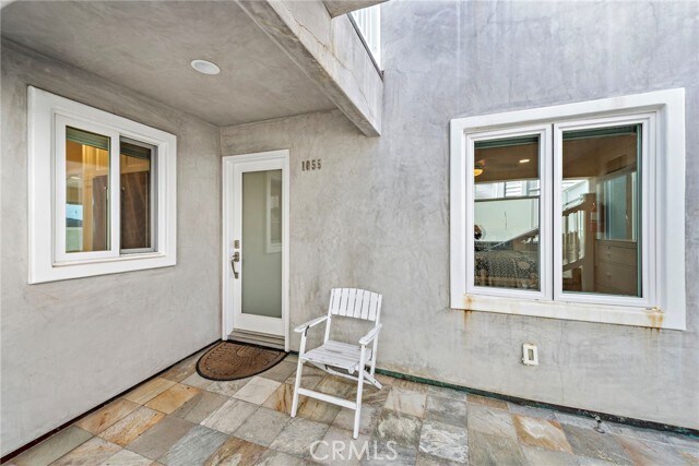 Building Photo - 1055 Gaviota Dr