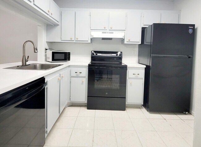 Building Photo - 15702 E Waterside Cir