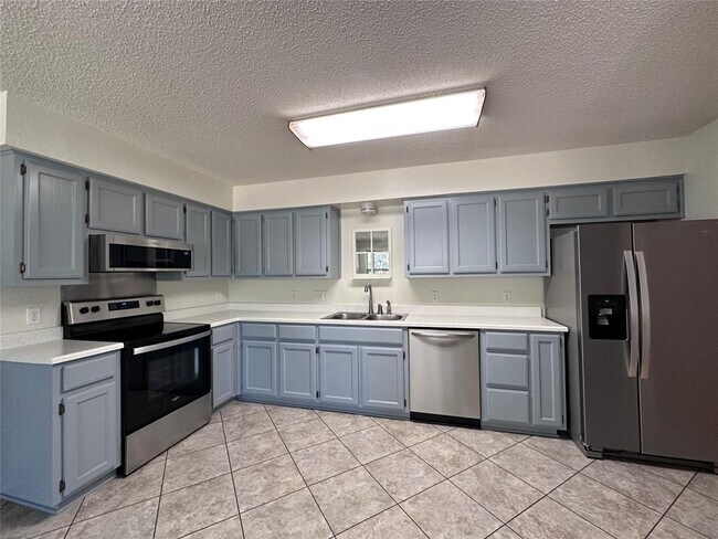 Building Photo - 109 Simpson Ave