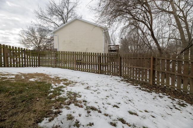 Building Photo - 101 W Alhambra Dr