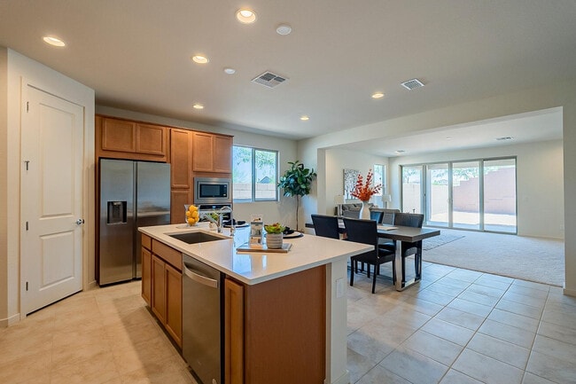 Building Photo - 5944 E Melinda Ln