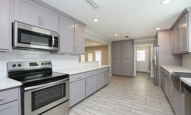 Building Photo - 5815 Picasso Pl