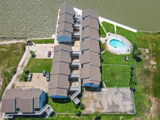 Building Photo - 500 Tiki Dr