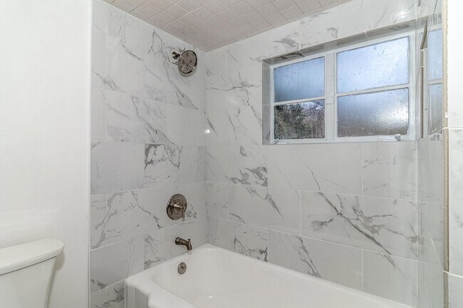 Building Photo - 2113 Cresswell Dr