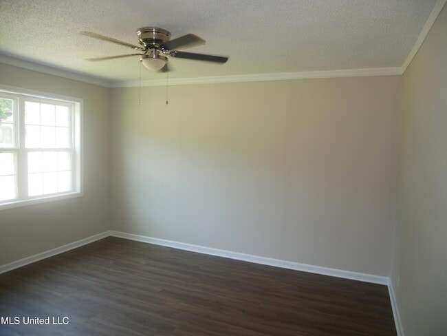 Building Photo - 2011 Coral Hills Dr