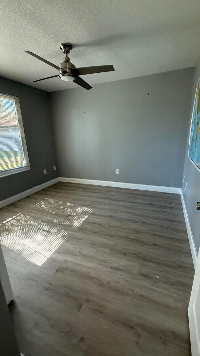 Building Photo - 208 Villa Cir