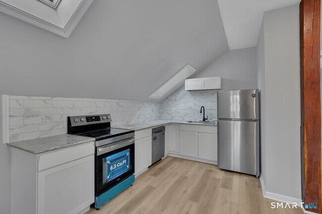 Building Photo - 196 Hartford Rd