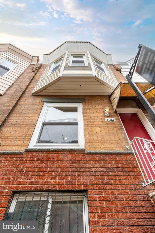 Building Photo - 2102 S Opal St