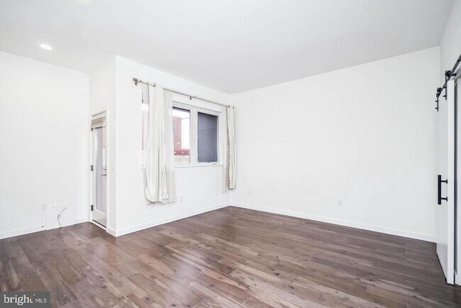 Building Photo - 1501 N 31st St