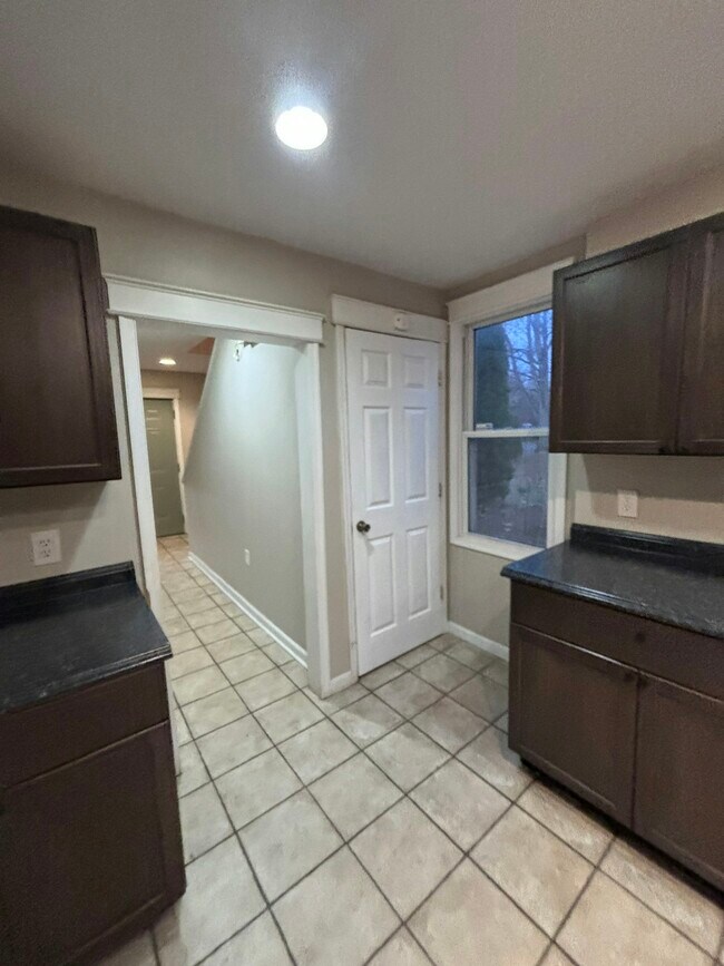 Building Photo - 165 Sharpe St