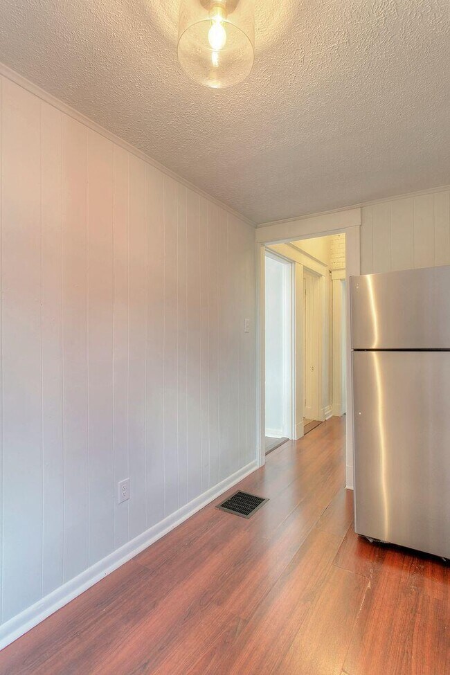 Building Photo - 416 Emma St