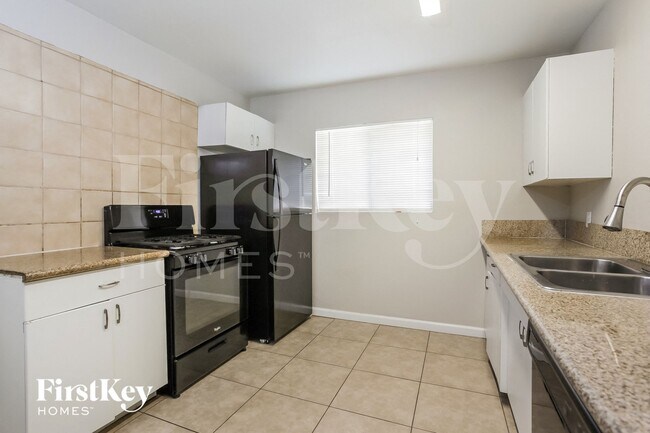 Building Photo - 1701 Sweeney Ave