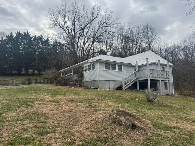 Building Photo - 2 Bedroom 2 Bathroom Home in Bluff City, TN