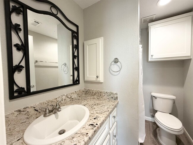 Building Photo - 300 Longstreet Rd