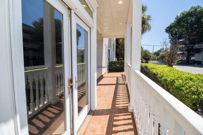 Building Photo - Historic Elegance Meets Modern Luxury – 2 Bed / 2 Bath Apartment in Downtown Columbia