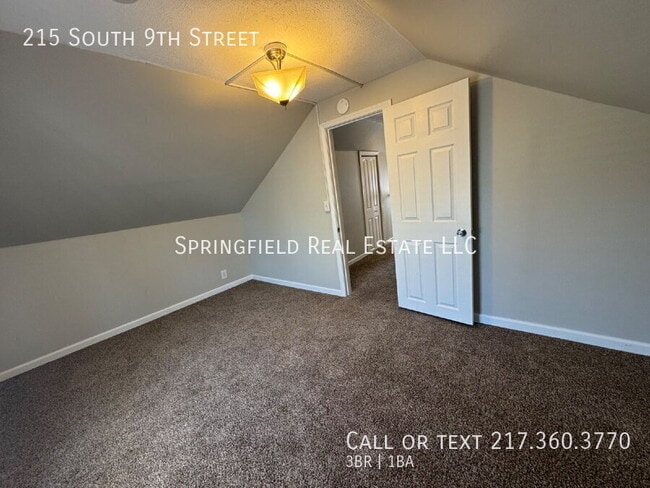 Building Photo - 215 S 9th St