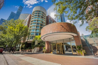Building Photo - 440 N McClurg Ct