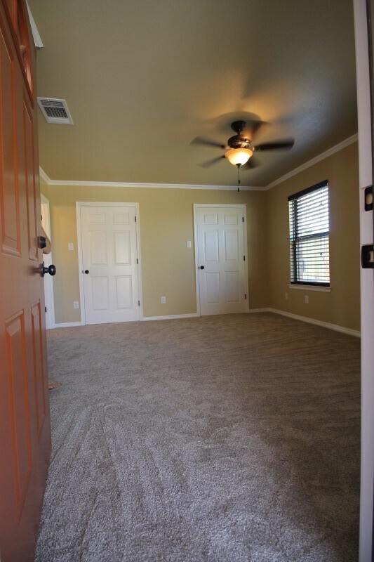 Building Photo - 935 /937 Robineta Ln