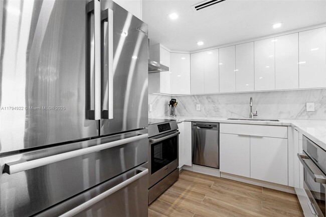 Building Photo - 5701 Collins Ave