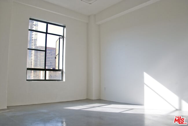 Building Photo - 849 S Broadway