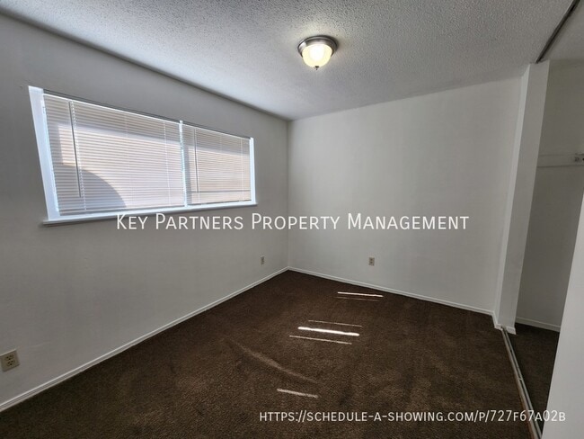 Building Photo - 130 Warner-6