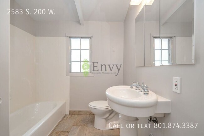 Building Photo - 2583 S 200 W