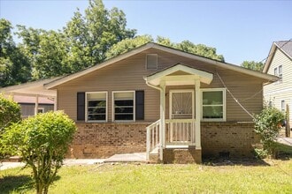 Building Photo - 3bd/1ba w/ Side Porch and Fully Fenced In Backyard!