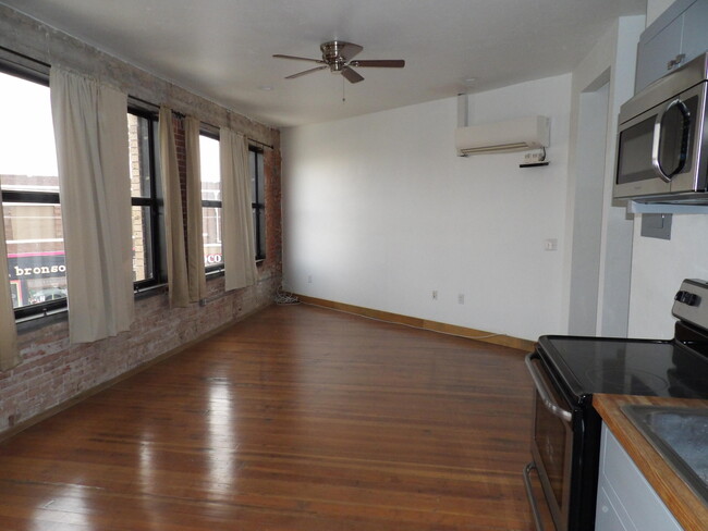 Building Photo - 801 N Piedras St