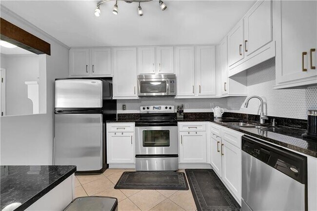 Building Photo - 1468 Briarwood Rd NE