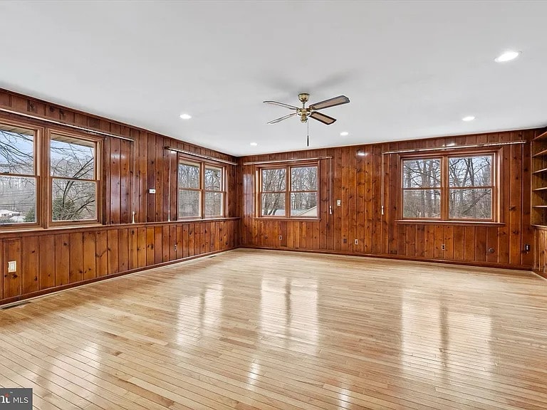 Building Photo - 5801 Lane Dr